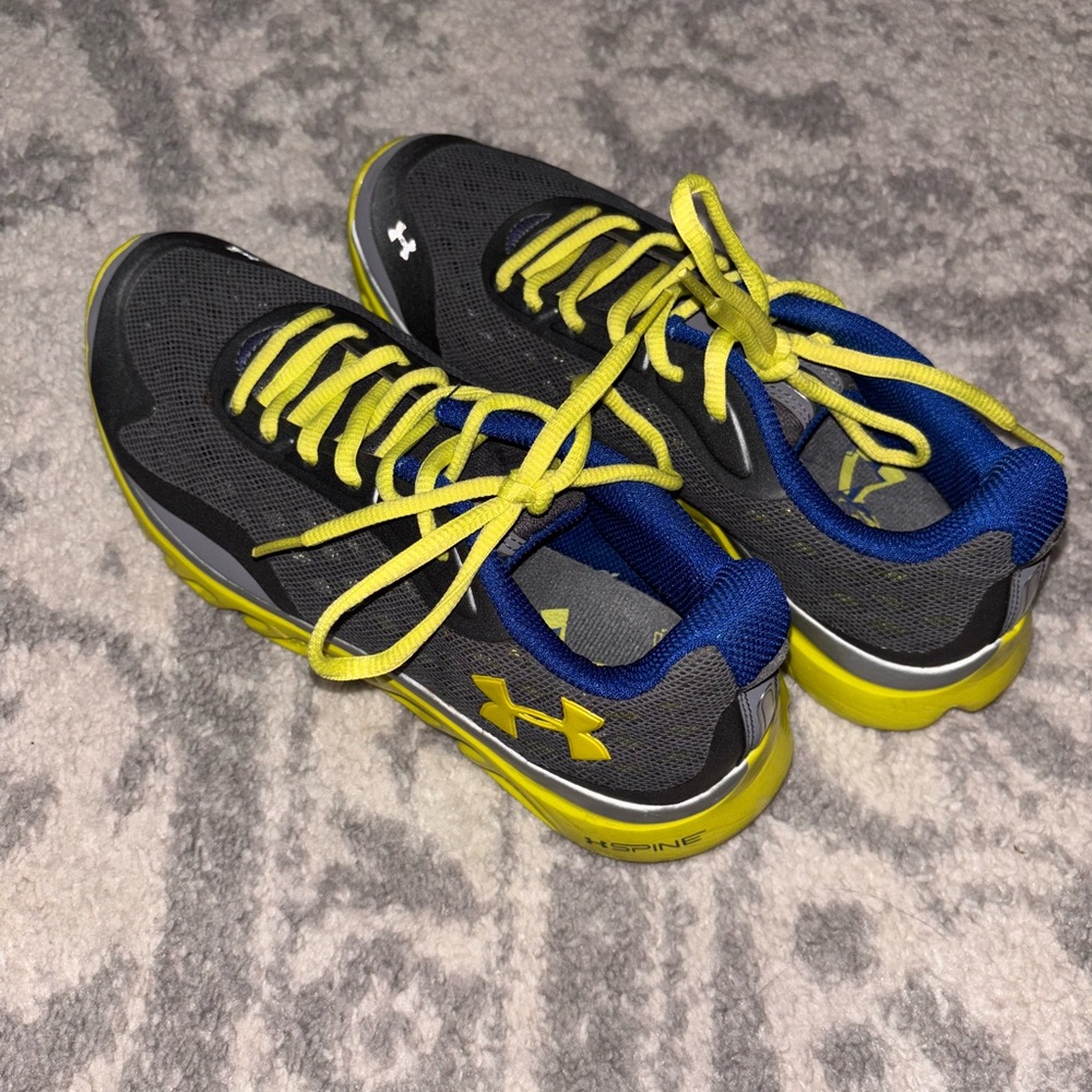 Boys Under Armour Spine rpm Running Shoes, US 6y